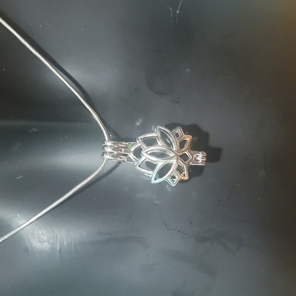 New Lotus Pearl Cage Necklace 18 Inch Chain Silver - Picture 2 of 2